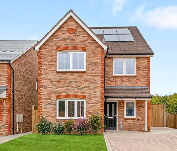 4 Bedroom Detached House For Sale In Oak Park Place, Newick, BN8