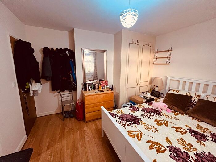 1 Bedroom Semi-Detached House To Rent In Botwell Common Road, Hayes, UB3