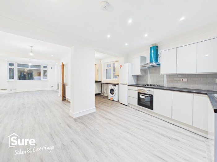 3 Bedroom Semi-Detached House To Rent In St. Albans Road, Hemel Hempstead, Hertfordshire, HP2