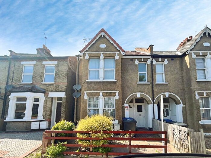 2 Bedroom Flat To Rent In Darwin Road, London, W5