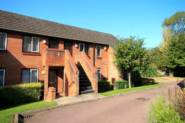 1 Bedroom Flat To Rent In Thompsons Close, Harpenden, AL5