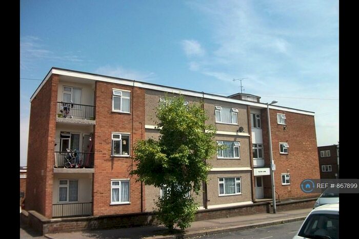 1 Bedroom Flat To Rent In Thaxted Lodge, South Woodford, E18