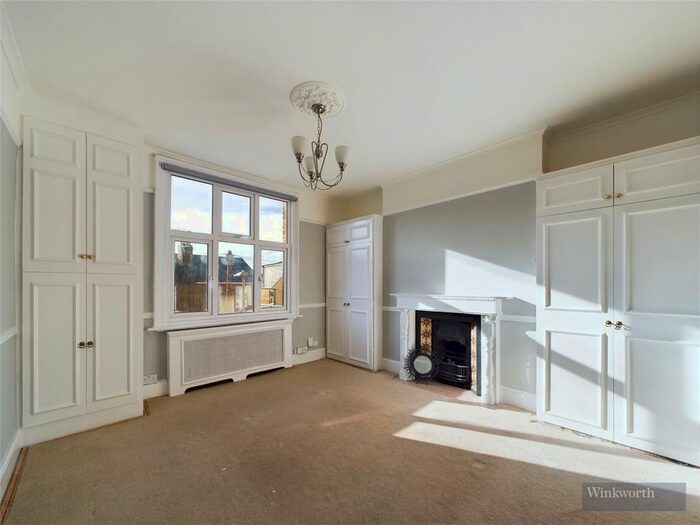 2 Bedroom Flat To Rent In Cleaveland Road, Surbiton, KT6