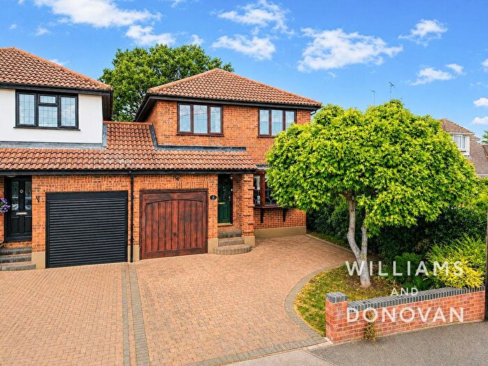 4 Bedroom Link Detached House For Sale In Wavertree Road, South Benfleet, SS7