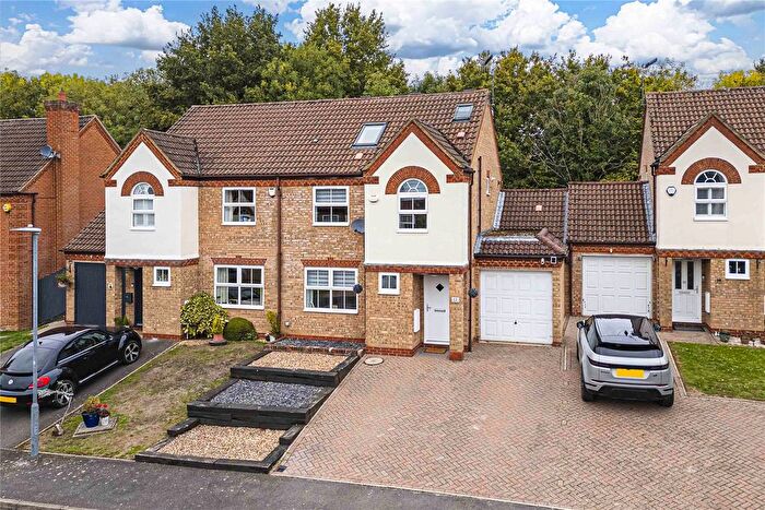 4 Bedroom Semi-detached House For Sale In Larkspur Close, Hemel Hempstead, Hertfordshire, HP1