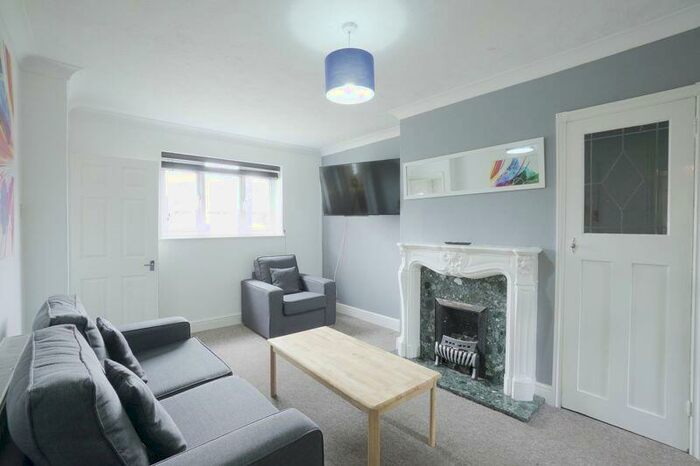 6 Bedroom Semi-Detached House To Rent In Southall Avenue, Brighton, BN2