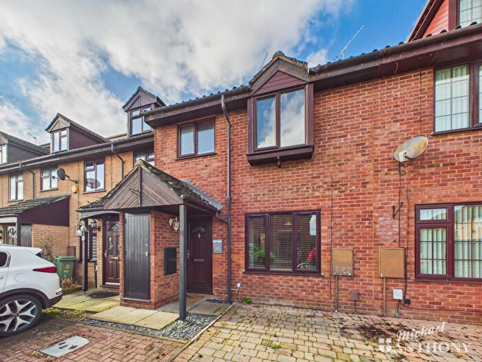 2 Bedroom Terraced House For Sale In Wyngates, Leighton Buzzard, Bedfordshire, LU7