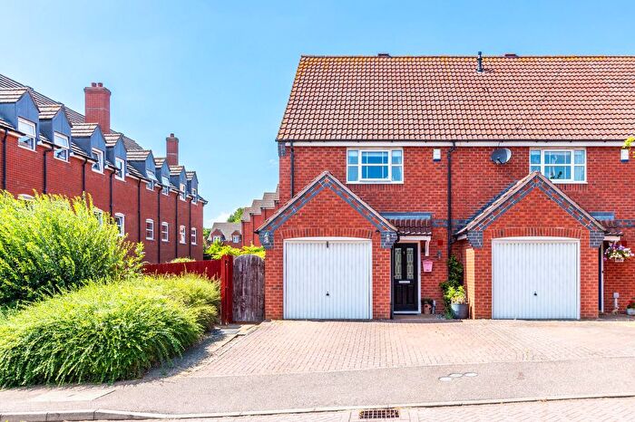 3 Bedroom End Of Terrace House For Sale In Oak Street, Rushden, NN10