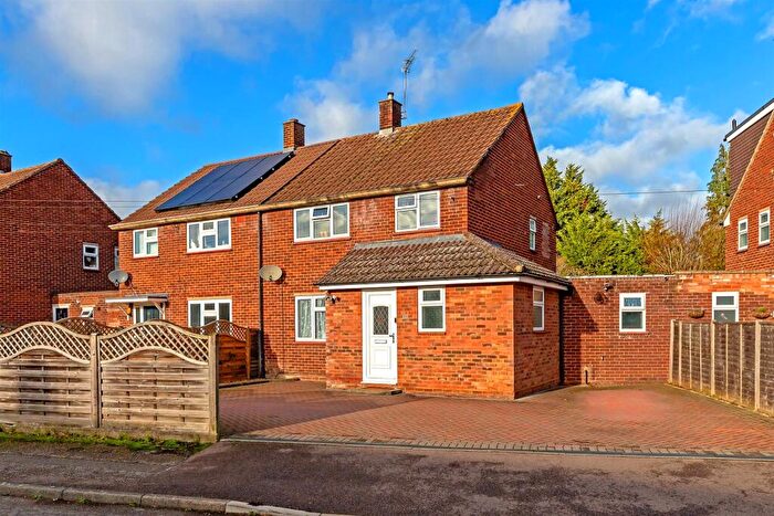 3 Bedroom Semi-Detached House For Sale In Birchwood Way, Park Street, St. Albans, AL2