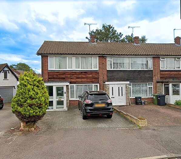 3 Bedroom End Of Terrace House For Sale In Elgin Road, Cheshunt, EN8