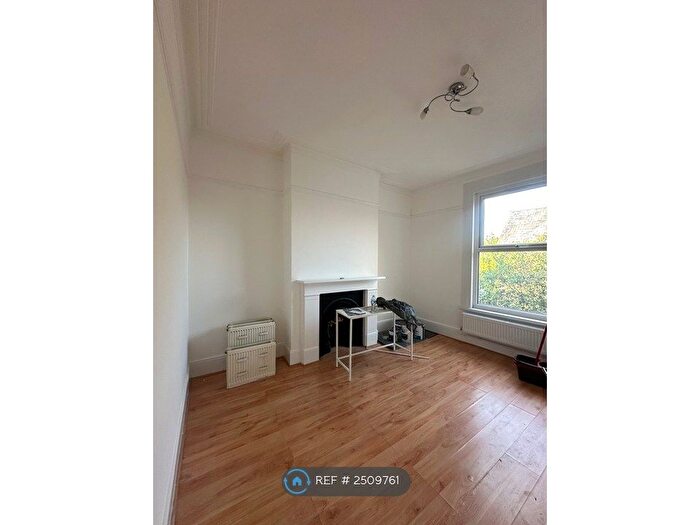 2 Bedroom Flat To Rent In Loampit Hill, London, SE13