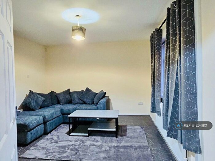 3 Bedroom Semi-Detached House To Rent In Fleming Road, Quinton, Birmingham, B32