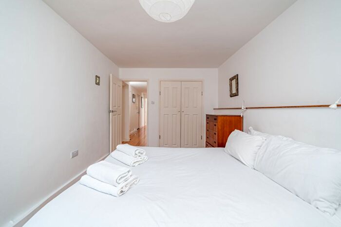 1 Bedroom Flat To Rent In Theseus Walk, London, N1