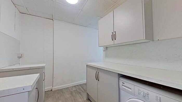 1 Bedroom Flat For Sale In Flat East Court, East Road, Tylerstown, Ferndale, Mid Glamorgan, CF43