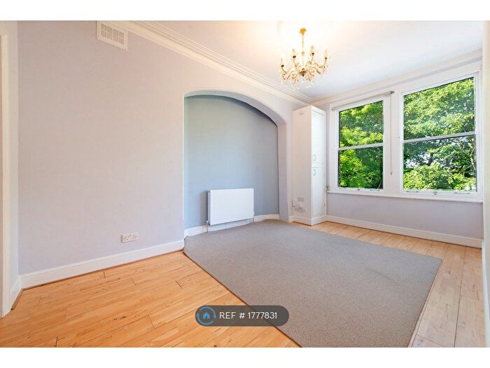 2 Bedroom Flat To Rent In Kings Avenue, London, N10