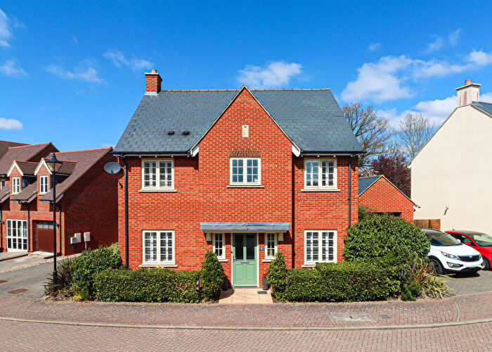 4 Bedroom Detached House For Sale In Bell Farm Close, Studham, Dunstable, LU6