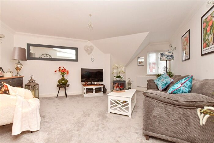 2 Bedroom Flat For Sale In Elizabeth Drive, Banstead, Surrey, SM7