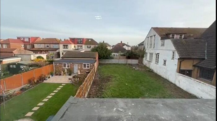 5 Bedroom Semi-Detached House To Rent In Goodmayes Lane, Ilford, IG3