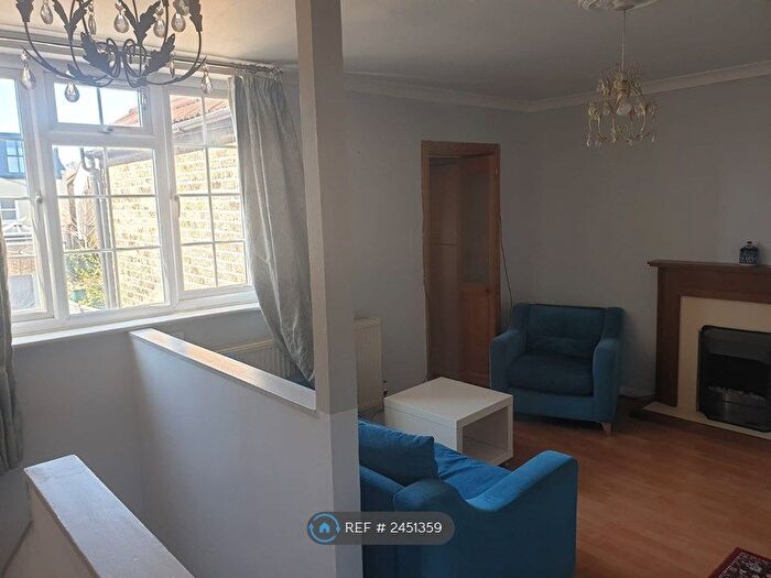 1 Bedroom Flat To Rent In Stanley Road, London, E18