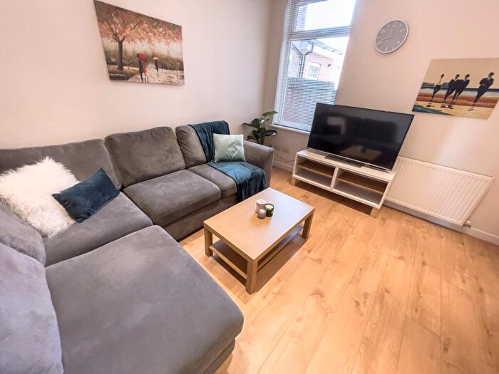 4 Bedroom Terraced House To Rent In Molyneux Road, L6