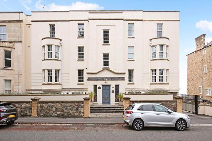 2 Bedroom Flat To Rent In Wellington Terrace, Clevedon, BS21