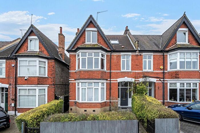 3 Bedroom Apartment For Sale In Coopers Lane, Lee, SE12