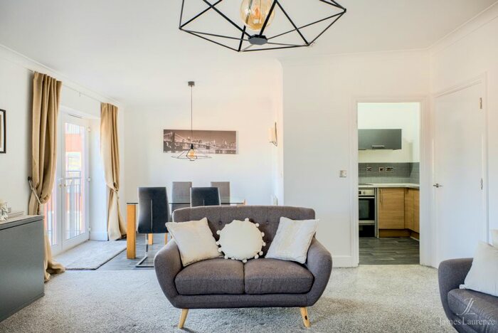 3 Bedroom Flat To Rent In Qube, Townsend Way, Birmingham City Centre, B1