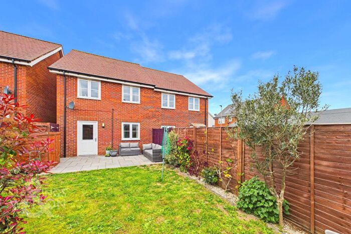 3 Bedroom Semi-detached House For Sale In Goshawk Rise, Wymondham, NR18