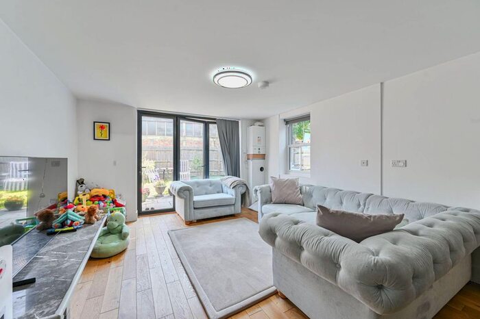 2 Bedroom Flat To Rent In Station Road, Sidcup, DA15