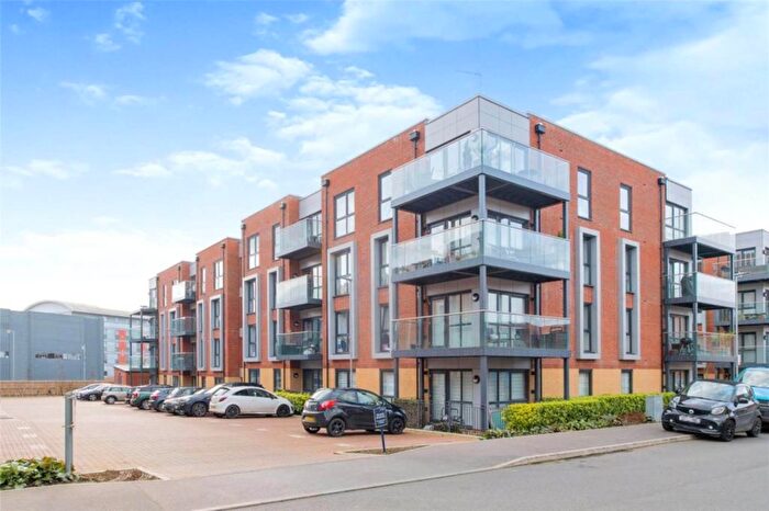 2 Bedroom Flat To Rent In Holmesley Road, Borehamwood, WD6