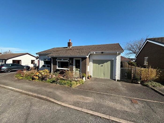 2 Bedroom Bungalow For Sale In Cross Inn, New Quay, SA44
