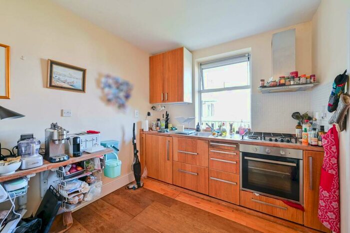 2 Bedroom Flat To Rent In Brecknock Road, Tufnell Park, London, N19