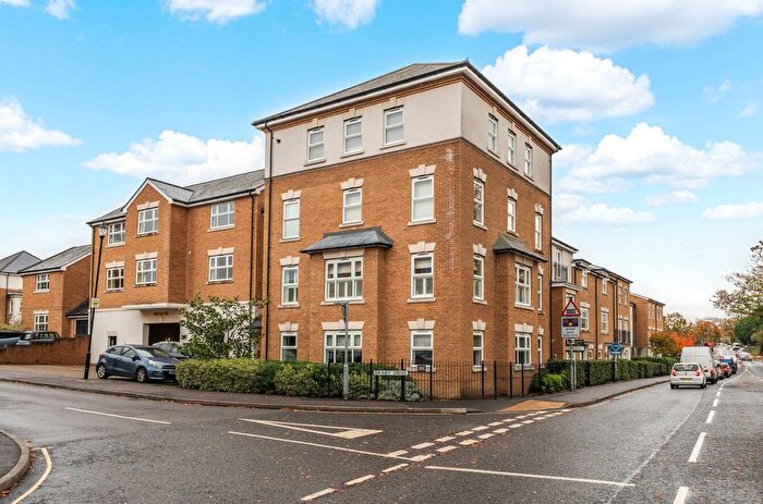 2 Bedroom Flat For Sale In Parsonage Road, Horsham, RH12