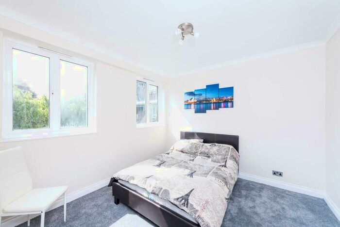 2 Bedroom Flat To Rent In Hortensia Road, Chelsea, London, SW10