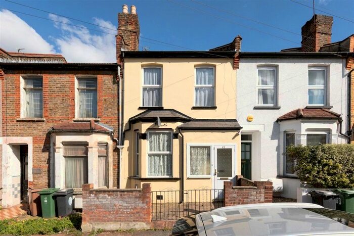 2 Bedroom Flat To Rent In Sutherland Road, Walthamstow, London, E17