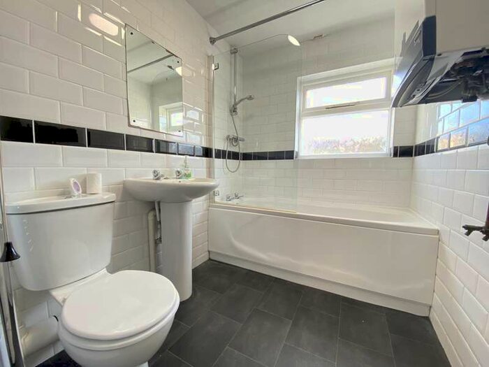 1 Bedroom Flat To Rent In Maidstone Road, Rochester, Kent, ME1