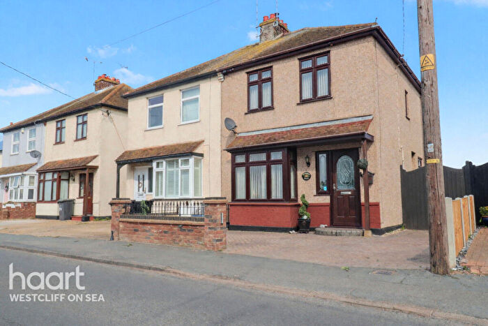 2 Bedroom Semi-Detached House For Sale In Little Wakering Road, Little Wakering, SS3