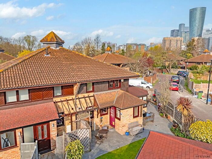 3 Bedroom Semi Detached House For Sale In Friars Mead, London, Greater London, E14