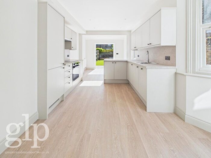 2 Bedroom Apartment To Rent In Bellwood Road, Peckham Rye, SE15