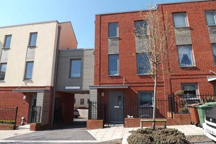 4 Bedroom Town House To Rent In Mildren Way, Devonport, Plymouth, PL1