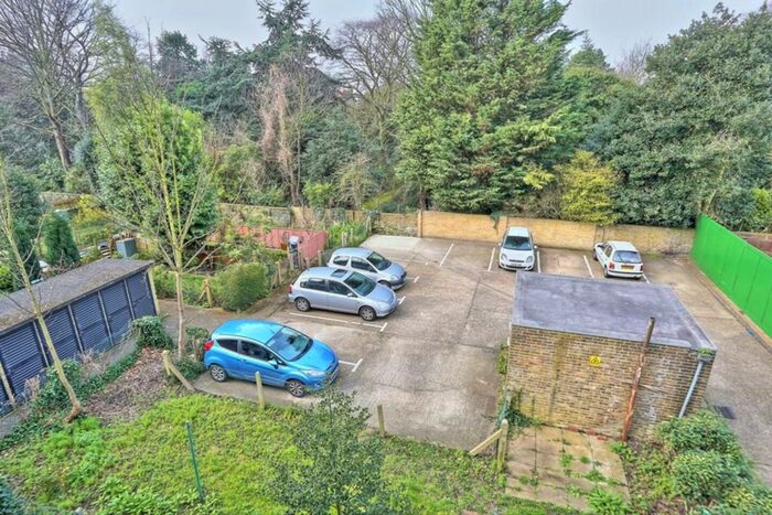 3 Bedroom Flat To Rent In Spencer Park, London, United Kingdom, SW18