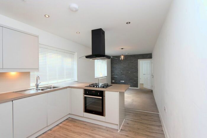 2 Bedroom Flat To Rent In High Street, Epping, CM16