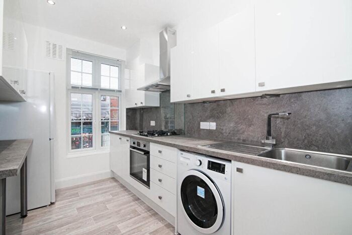 4 Bedroom Flat To Rent In Colston Road, East Sheen, SW14
