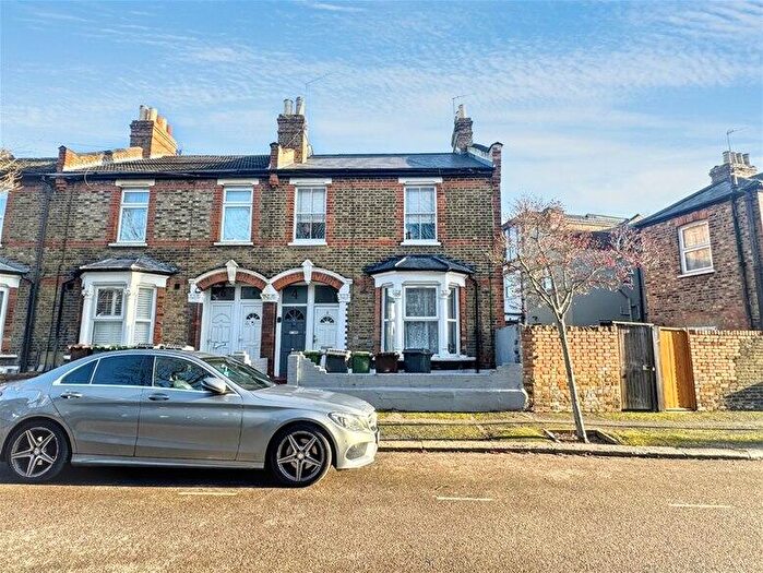 2 Bedroom Maisonette To Rent In Hove Avenue, Walthamstow, E17