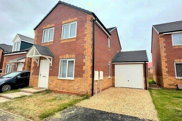 3 Bedroom Semi-Detached House To Rent In Henwood Close, Middlesbrough, TS5