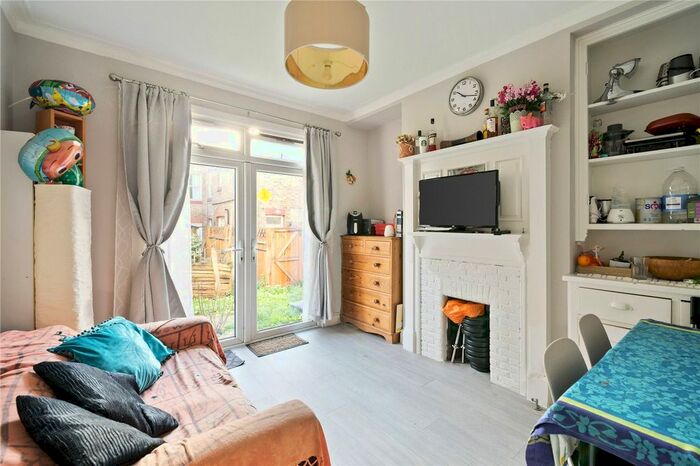 3 Bedroom Flat To Rent In Ambleside Gardens, London, SW16