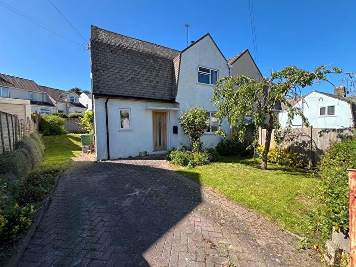 3 Bedroom Semi Detached House For Sale In Cambridge Avenue, Dursley, GL11