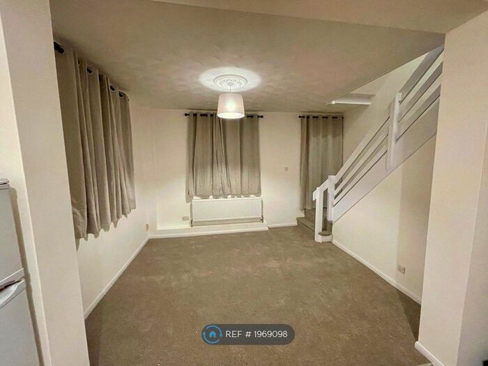 3 Bedroom End Of Terrace House To Rent In Orford Court, Ipswich, IP1