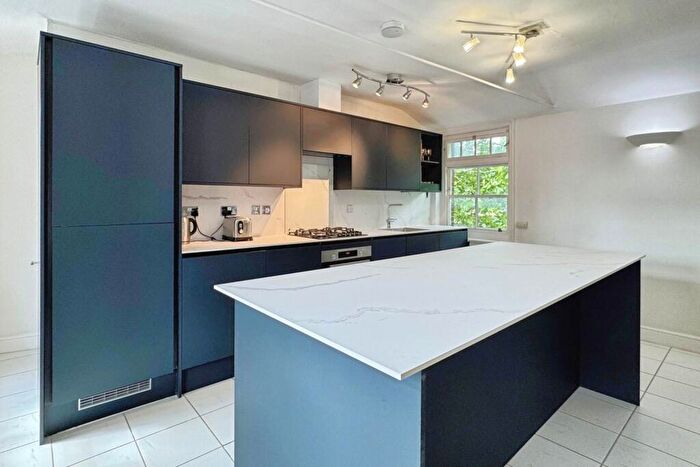2 Bedroom Apartment To Rent In Broad Street, Wokingham, RG40