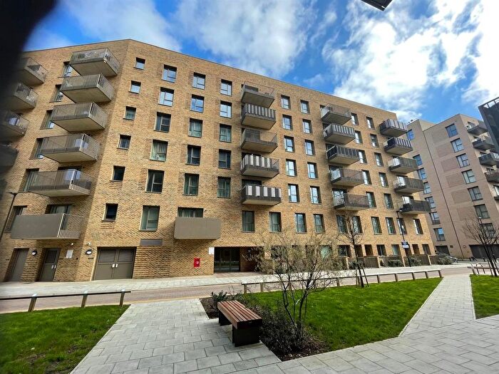 2 Bedroom Flat To Rent In Braunton Court, Clovelly Road, Hounslow, TW3